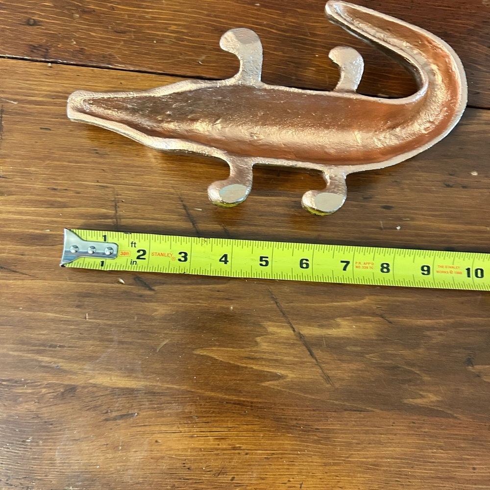 Gold tone Crocodile/Alligator Table Accent Figurine - Picture 3 of 4